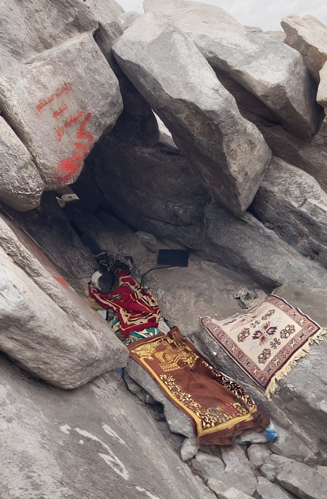 Kur’an-ı Kerim’in ilk kez vahyedildiği yer.

‘Hira Mağarası’