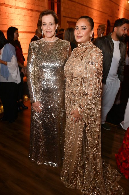 خلال حفل خاص أقامه مهرجان البحر الأحمر السينمائي الدولي على هامش دورته الخامسة لعام 2025، وبالتعاون مع جوائز غولدن غلوب، تم الإعلان عن تكريم هند صبري بجائزة عمر الشريف، ومنح عليا بهات جائزة «غولدن غلوب هوريزون». والجدير بالذكر أنّ هاتين الجائزتين تسلّطان الضوء على إنجازات ألمع 