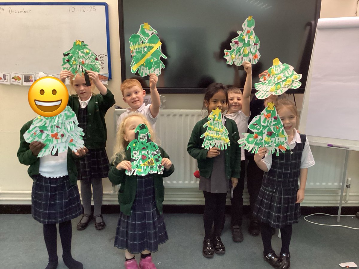 LittleSuttonCoE's tweet photo. Art Club have been working hard over the last few weeks to make their Christmas handprint trees! 🎄🌟 https://t.co/71OgbZ11Y7
