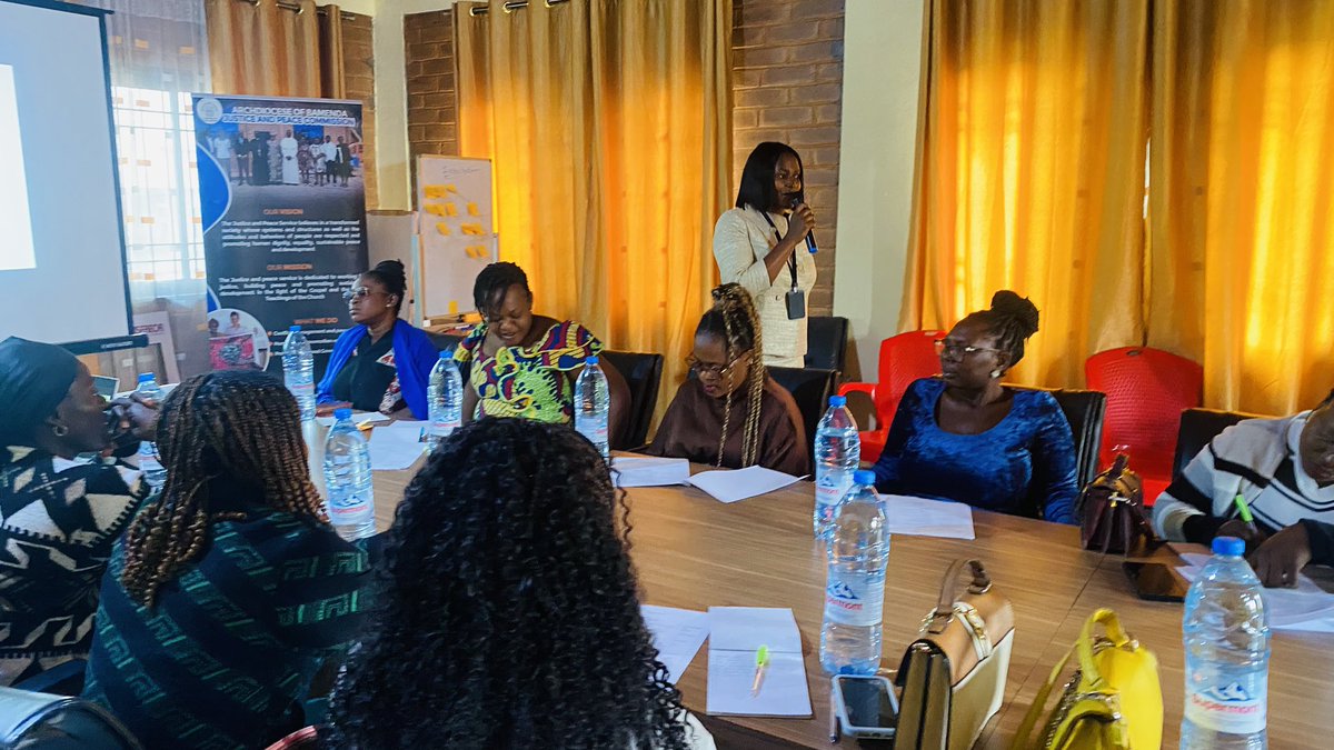 jps_bda's tweet photo. “𝐏𝐞𝐚𝐜𝐞 𝐄𝐝𝐮𝐜𝐚𝐭𝐢𝐨𝐧,𝐎𝐧𝐞 𝐬𝐜𝐡𝐨𝐨𝐥 𝐚𝐭 𝐚 𝐭𝐢𝐦𝐞!”
Our latest Peace Education training 4 teachers highlights the power of integrating peace Edu… in schools: better learning environments, preventing bullying, equipping pupils with conflict resolution skills. https://t.co/RlTdw4F4pf