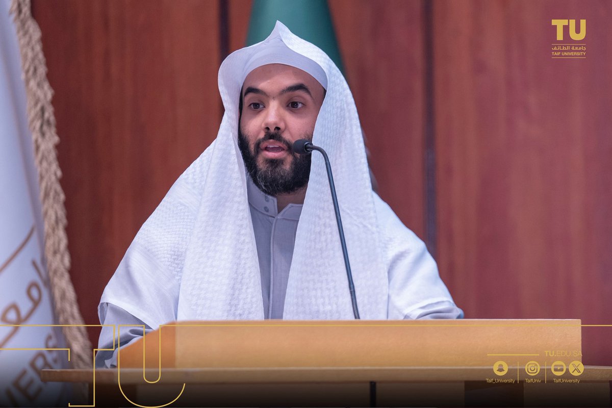 برعايةٍ كريمة من سعادة رئيس #جامعة_الطائف أ.د. يوسف بن عبده عسيري وبحضور سعادة وكلاء الجامعة؛ أقامت الجامعة حفل تدشين برنامج :
 “ الوسطية والاعتدال ” الذي نظمته إدارة المنح ، ويأتي هذا البرنامج ليجسّد رؤية الجامعة في تعزيز نهج الفكر المستنير، وترسيخ قيم الوسطية والاعتدال وبناء