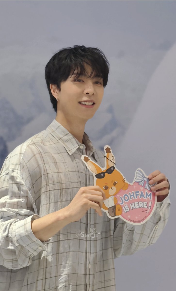 แล้วคือยังมีกิ๊บดำติดอยู่ด้วยซ้ำ 555555555555 คือยื่นด่วนมากกกก 5555555555555