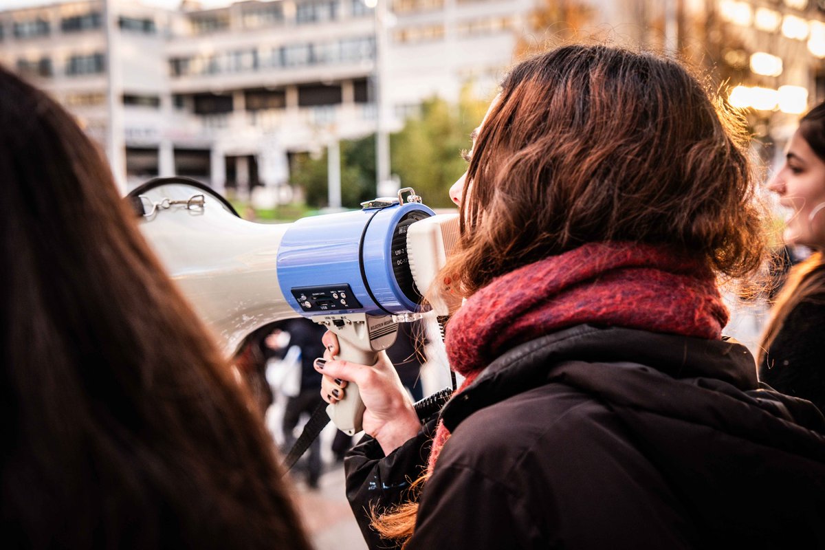 Goizean piketeak egin ditugu ikastetxe eta unibertsitateetan. 

Gaur greba eguna da! 
Hezkuntza euskaldun baten alde, kaleak hartuko ditugu!