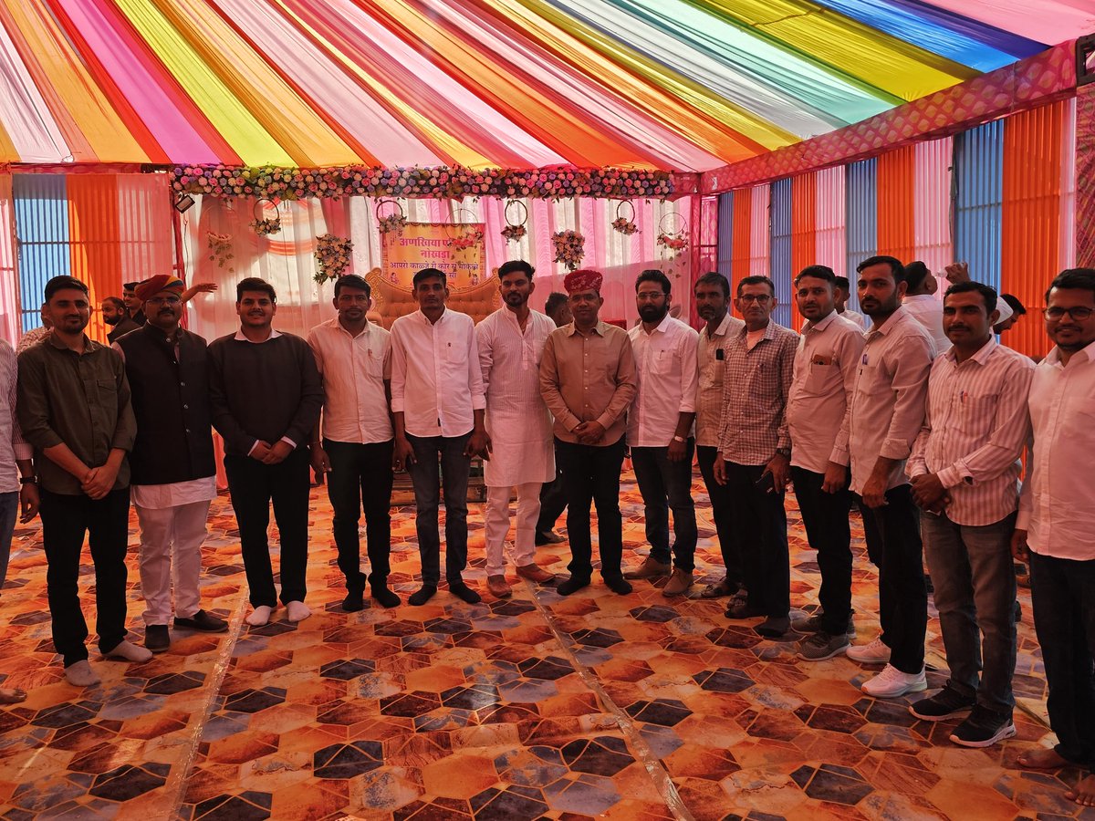 NarpatRajBarmer's tweet photo. नोखड़ा (गुड़ामालानी) मे श्री मांगीलाल जी अणखिया के सुपुत्र छोटे भाई पवन मेघवाल के विवाह समारोह मे शामिल होकर बधाई एवं शुभकामनायें प्रेषित की!
#Nokhra #Marriage #Function https://t.co/zMf7GZAoi4