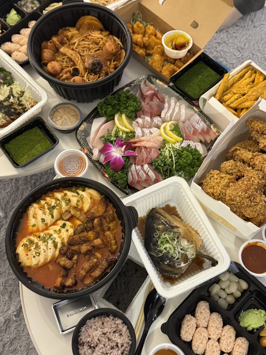bebeyourluvv's tweet photo. 여자 6명 모이면 
섹시 돼지파티 연다 https://t.co/ZfgjBzGGe0