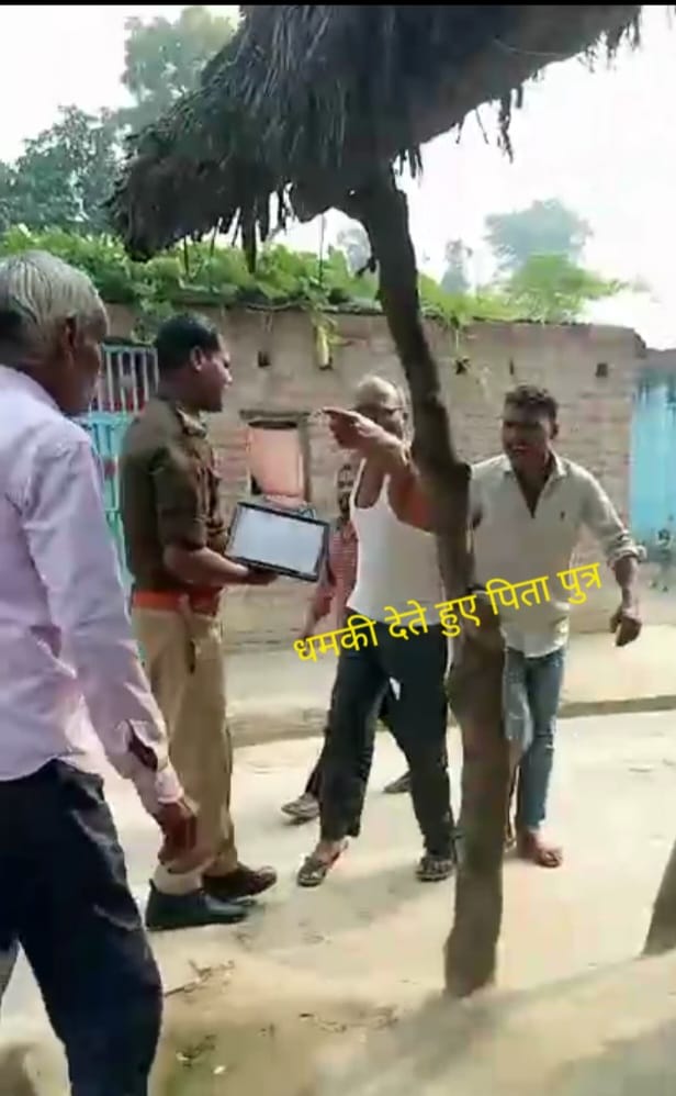 RiteshManni787's tweet photo. सीतापुर।पुलिस के सामने दबंग करते रहे मारपीट हमला,पीड़ितों ने CM पोर्टल पर दर्ज की शिकायत कार्रवाई की मांग,पिसावां थाना क्षेत्र ग्राम हरनी गाँव का मामला,दबंग छोटे भैया दे रहे जान से मारने की धमकी @sitapurpolice @Uppolice @Igrangelucknow @DmSitapur @CMOfficeUP @ashokyadavstp @dgpup https://t.co/QHjQM1jCik