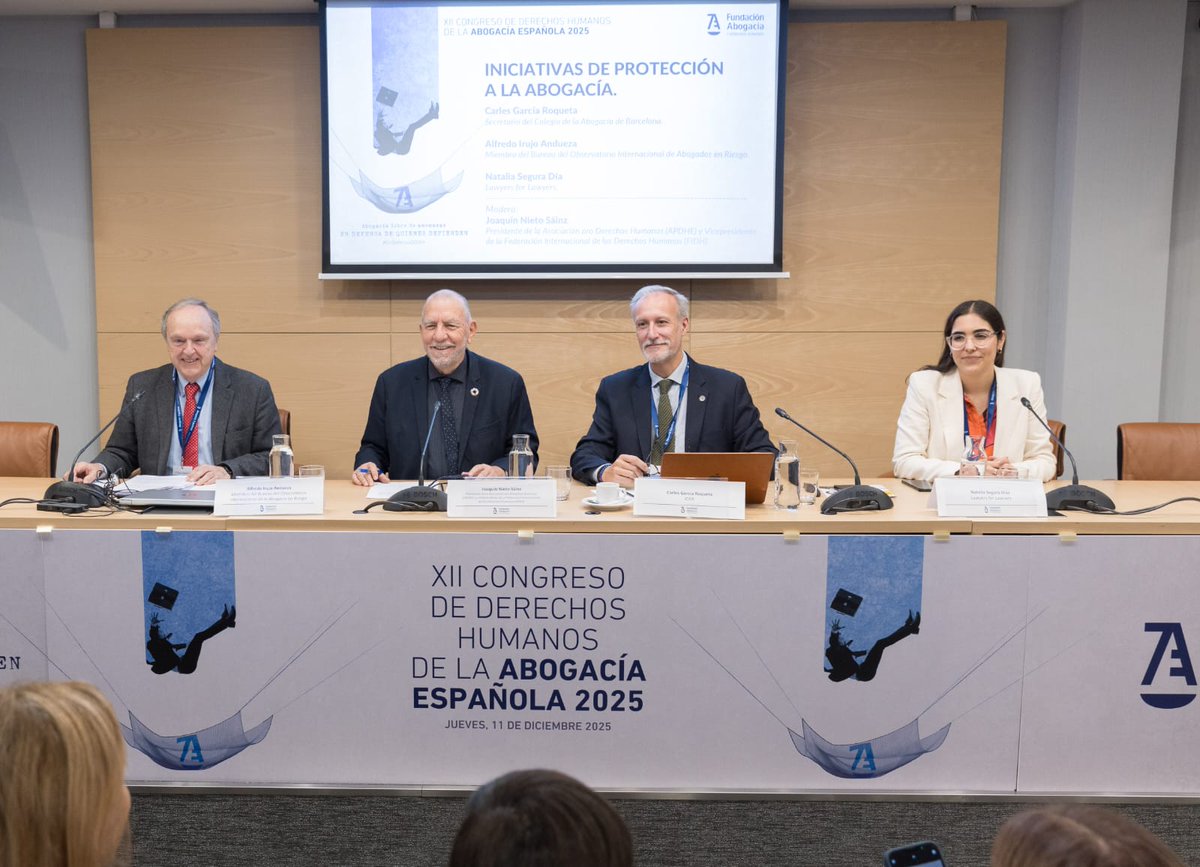 <a href="/nralarcon/">Noemí Alarcón</a> <a href="/escar_gm/">Escarlata Gutiérrez ⚖️</a> <a href="/justiciagob/">Ministerio de la Presidencia, Justicia y R. Cortes</a> <a href="/ciordiab/">Berta Álvarez Ciordia</a> <a href="/CCBEinfo/">CCBE</a> 📌2ª mesa: 'Iniciativas de protección de la abogacía'.

🔹<a href="/Carles_GR/">C. Garcia Roqueta ⚖️ 💚</a> del <a href="/ICABarcelona/">ICAB · Advocacia Barcelona</a>.
🔹Alfredo Irujo del Bureau del OIAD (<a href="/ProtectLawyers/">Observatoire international des avocats en danger</a>).
🔹Natalia Segura Día de <a href="/L4L_INT/">Lawyers for Lawyers</a>.

✔️Modera: Joaquín Nieto, pdte. <a href="/apdhe/">APDHE</a> y vicepresidente de <a href="/fidh_es/">FIDH</a>