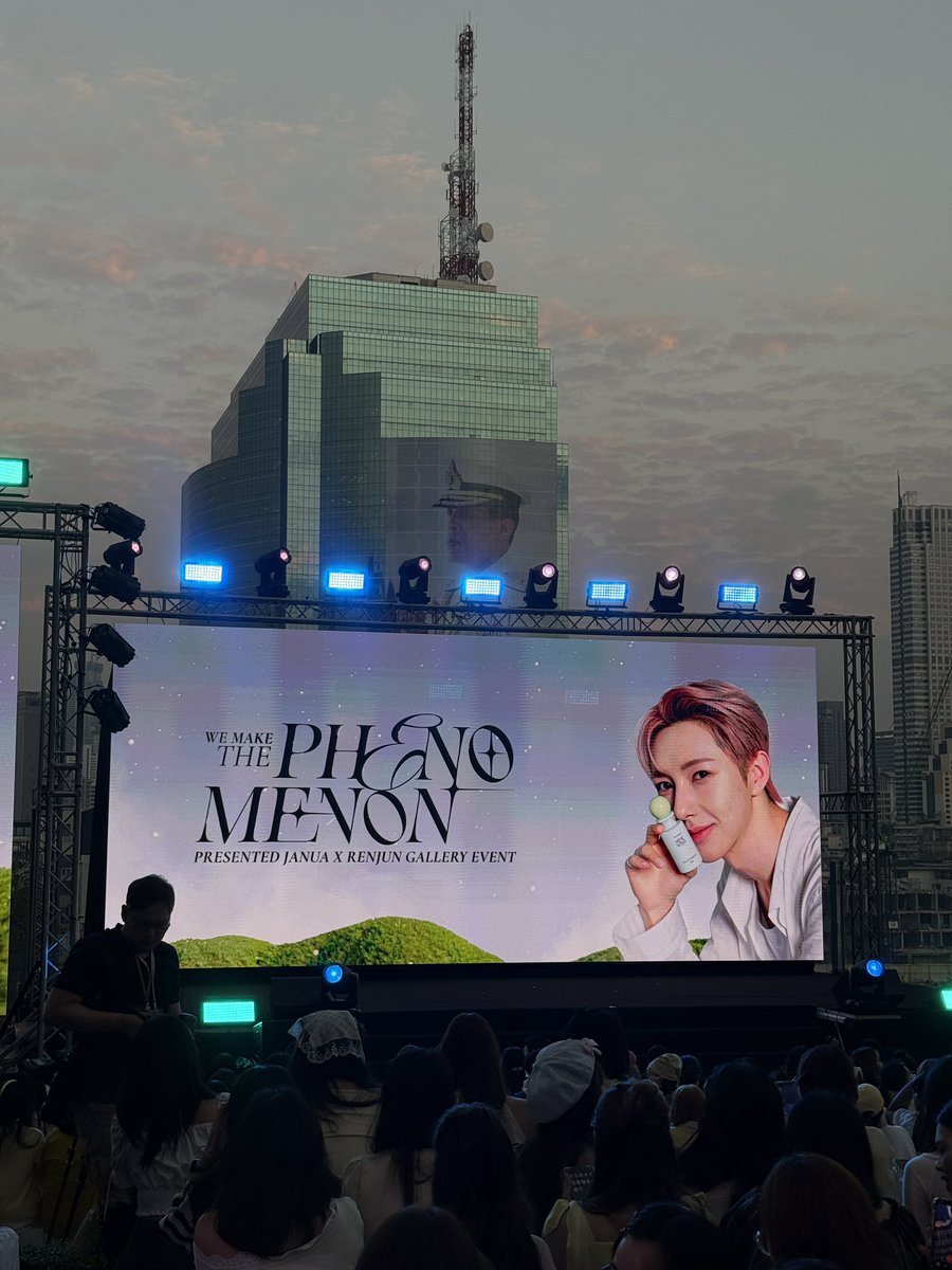 ตื่นเต้นนนนนนนนนน💛💛💛💛💛💛

WE MAKE THE PHENOMENON RENJUN 
#JANUAXRENJUN
#ICONSIAM