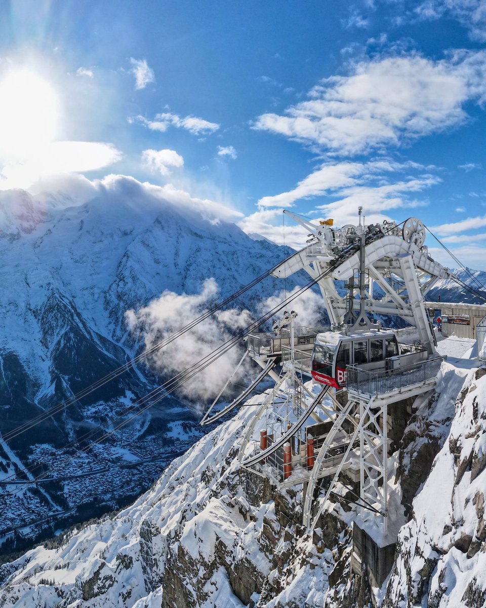 MONTBLANC_NR's tweet photo. Brévent ouvre ce week-end.
L’essentiel, juste là.
🎿 #Chamonix #Brévent #MontBlanc https://t.co/zjtkTFf6v7