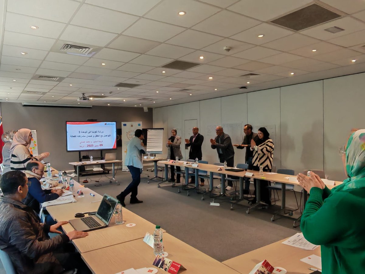 UNICEFMaroc's tweet photo. Dans le cadre de la mise en place du Dispositif territorial intégré de protection de l'enfance #DTIPE, l'UNICEF MAROC en partenariat avec @mnst_solidarite a organisé un atelier de renforcement des compétences des formateurs de l'Institut National de l’Action Sociale #INAS et de l'Agence de développement social @agence_social en la prise en charge des enfants en situation vulnérable, du 8 au 10 décembre à Rabat.
Cette formation est basée sur la « MALLETTE DE FORMATION À DESTINATION DES TRAVAILLEUSES ET TRAVAILLEURS SOCIAUX » développée en 2022 avec l'appui technique du Bureau international des droits des enfants @BureauIBCR.
12 formateurs prêts à être déployés et à accompagner les acteurs terrain pour plus de prévention, de protection et de résultats pour les enfants au Maroc.
في إطار إرساء الأجهزة الترابية المندمجة لحماية الطفولة، نظمت اليونيسف بالمغرب بشراكة مع وزارة التضامن والإدماج الاجتماعي والأسرة ورشة لتقوية قدرات المكونين من المعهد الوطني للعمل الاجتماعي ووكالة التنمية الاجتماعية في مجال التكفل بالأطفال في وضعية هشاشة، وذلك من 8 إلى 10 دجنبر بالرباط.
وترتكز هذه الورشة على "حقيبة التكوين الموجهة للمساعدين الاجتماعيين والمساعدات الاجتماعيات" التي تم تطويرها سنة 2022 بدعم تقني من المكتب الدولي لحقوق الطفل.
12 مكونا هم الآن جاهزون للانخراط ومواكبة الفاعلين على المستوى الترابي من أجل المزيد من الوقاية والحماية والنتائج لفائدة أطفال المغرب.
@UE_au_Maroc @MPTFOffice @ONUMaroc
#ACCD #himayawatamkine