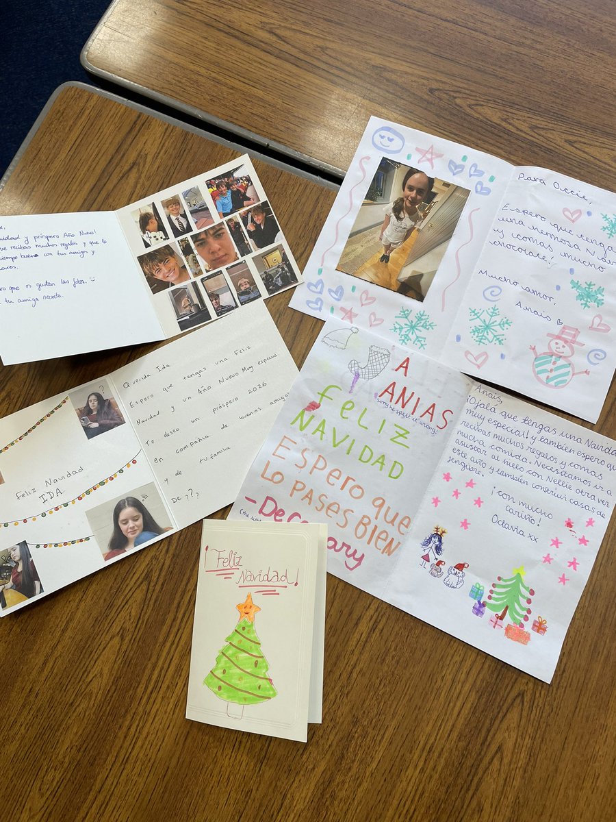 Spanish 🇪🇸 college students wishing each other una Feliz Navidad / Merry Christmas 🎄 by writing Christmas cards full of the always-tricky Spanish subjunctive—and lots of humour! ¡Fenomenal! #Spanish #subjunctive #feliznavidad