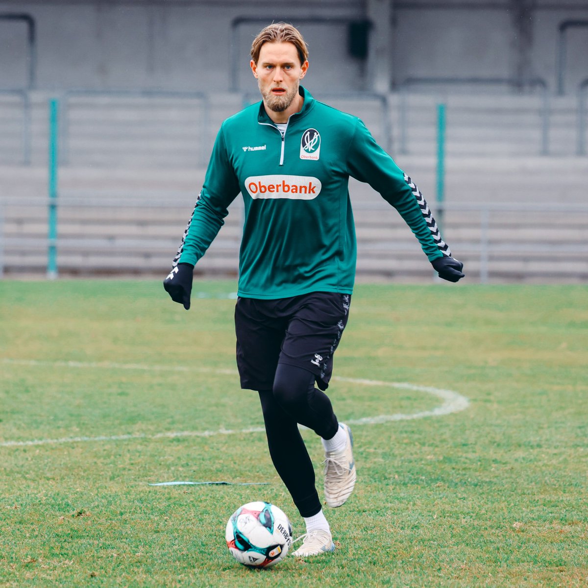svried1912's tweet photo. 🔜 SVR 🆚 ALT 💪🏻⚫🟢
#svried #seit1912 #desismeiverein #svralt https://t.co/DpnrVpKeNC