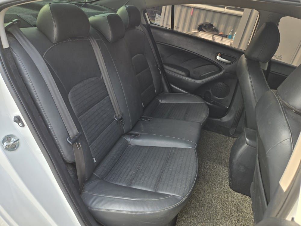 RevsGh's tweet image. 🔥Hyundai  2017 model (Kia Forte) 🔥
Full Option 1.6L
✅ Auto Parking
✅Leather Seat 
✅ Diesel 

💰Ghc 78,000 Buying and Shipping 

Kindly help me retweet
Kpandai/Accra Sports Stadium/North Kaneshie/Parliament/Ebo Noah/Majority/Daddy Lumba
#PeevaXBYK #PizzamanSantaSeason