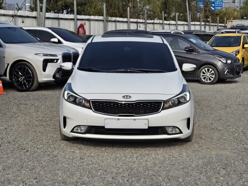 RevsGh's tweet image. 🔥Hyundai  2017 model (Kia Forte) 🔥
Full Option 1.6L
✅ Auto Parking
✅Leather Seat 
✅ Diesel 

💰Ghc 78,000 Buying and Shipping 

Kindly help me retweet
Kpandai/Accra Sports Stadium/North Kaneshie/Parliament/Ebo Noah/Majority/Daddy Lumba
#PeevaXBYK #PizzamanSantaSeason