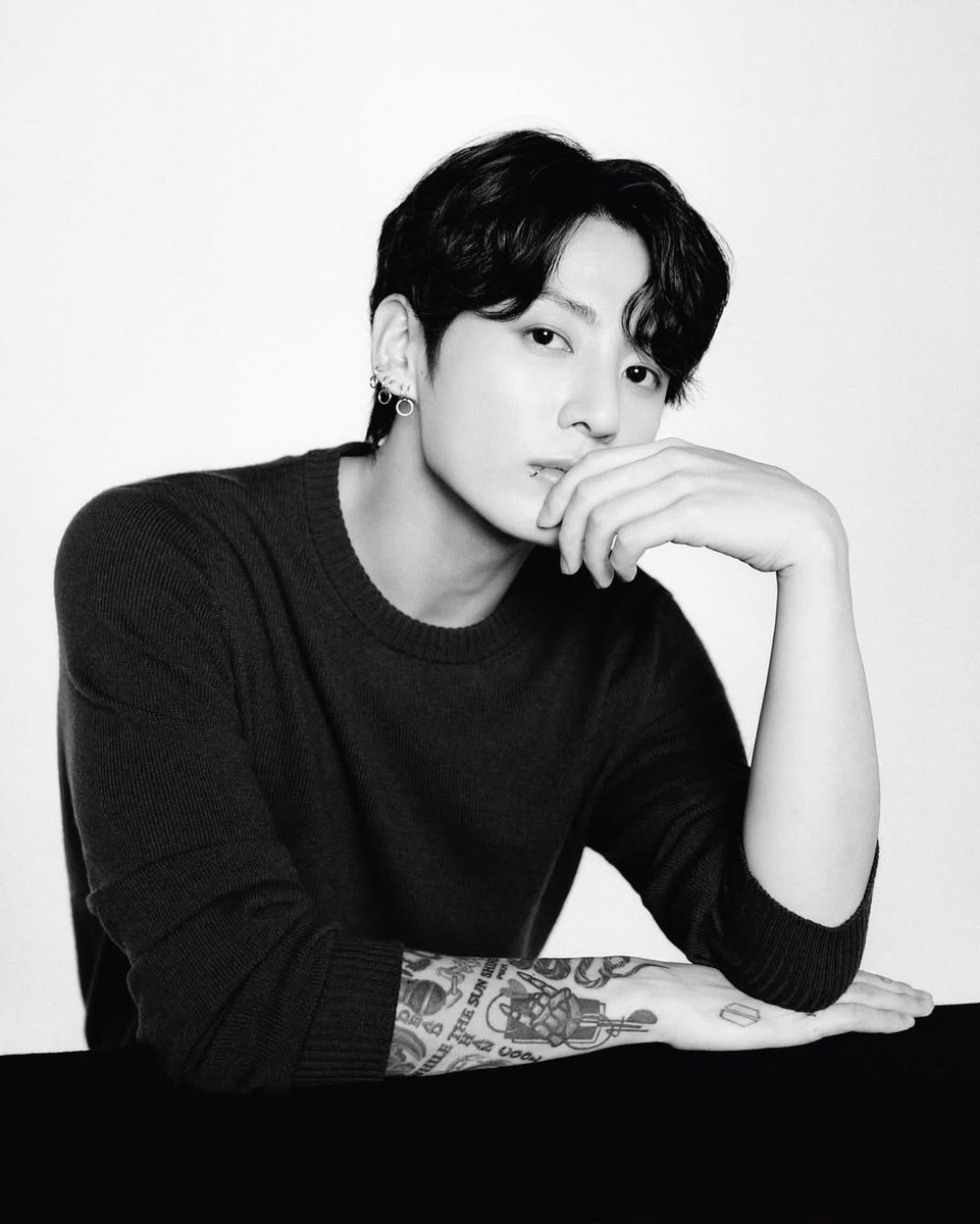 lofficielmy's tweet photo. Hold up! What do you mean JUNGKOOK is the new brand ambassador for fragrance and beauty for Chanel Beauty? This marks a new exciting era for the house and we are praying to see him appearing at the Chanel shows in 2026!

#JUNGKOOKxCHANELBEAUTY #JungKook https://t.co/j37Wqhcv2f