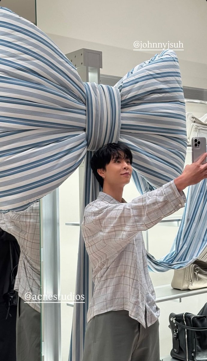 ทีมแอคเน่ไทยลงอะ น่ารักกกกกก แต่งตัวเหมือนบ้านหลังที่สองจริง ชิลสุดๆ 5555555

JOHNNY SUH ACNE STUDIOS BANGKOK

#AcneStudiosBKKxJohnnySuh
#AcneStudiosLovesBangkok