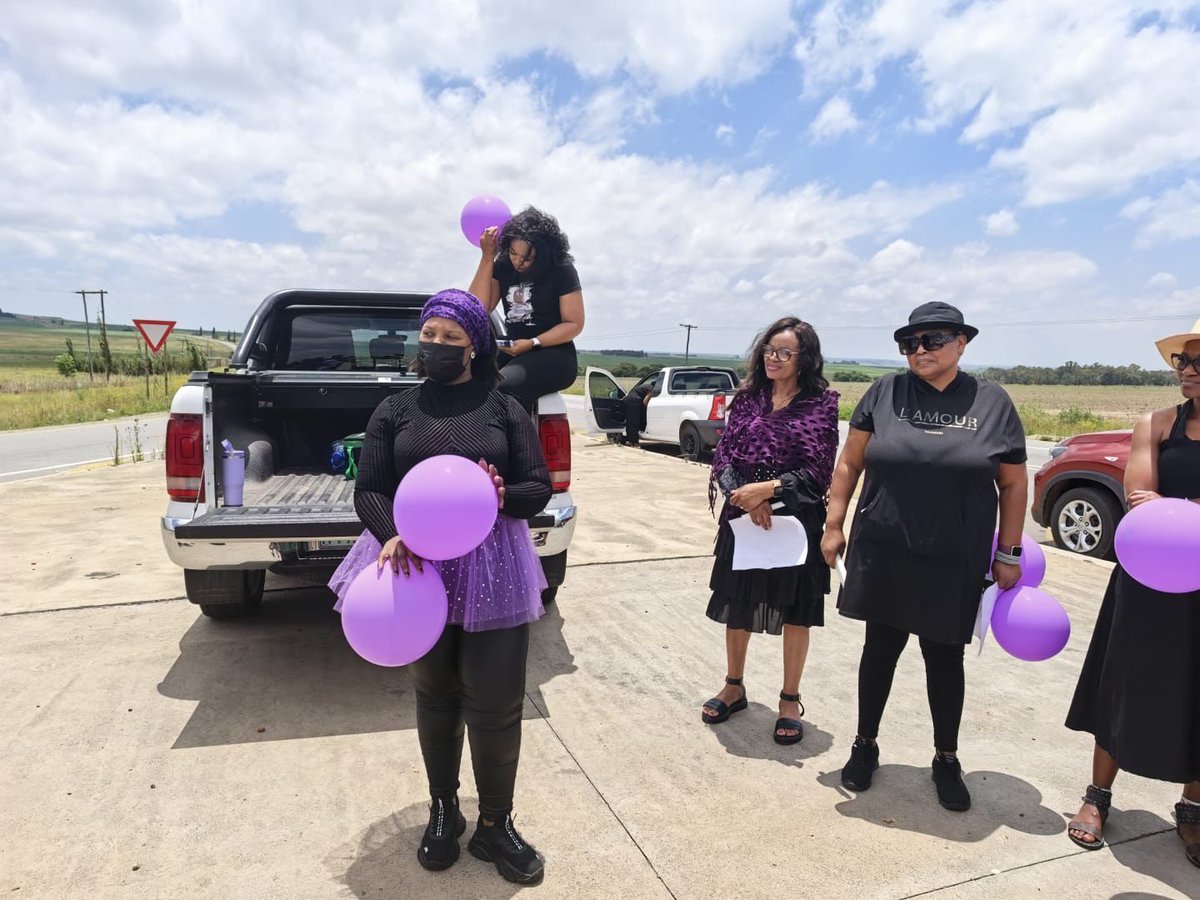 SAPoliceService's tweet image. #sapsFS As part of the closing activities for the #16DaysofActivism awareness campaign for No Violence Against Women and Children, #SAPS Reitz, in partnership with Nketoana Municipality and the Department of Health, held a candlelight ceremony in honour of victims of Gender-Based