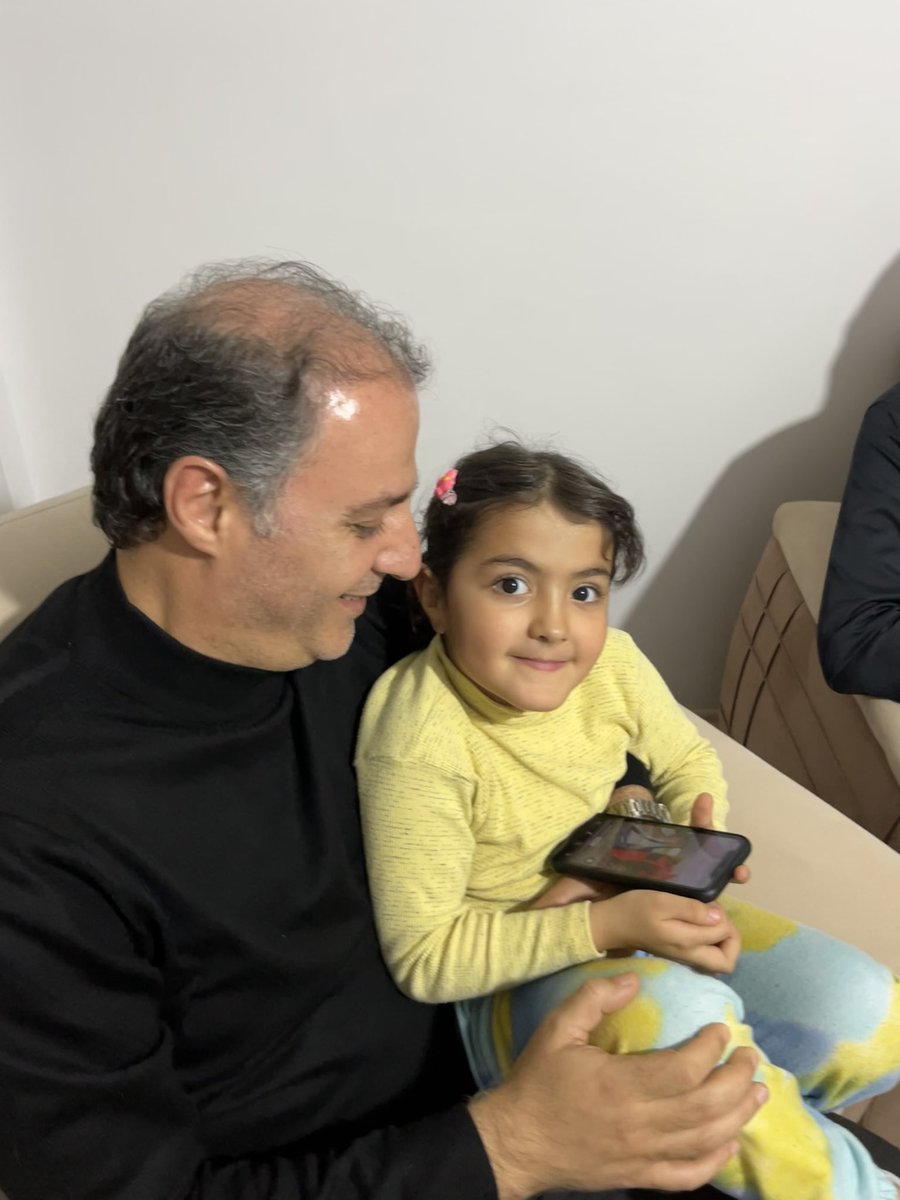 Genel Başkanımız Sayın Devlet Bahçeli’nin talimatları doğrultusunda başlatılan #HayırlıGünlerKomşum ziyaretleri ve #DerdinDerdimizSohbet toplantıları kapsamında, Metin Kanat Bey’in hanesini ziyaret ederek bir araya geldik.

Gösterdikleri samimi misafirperverlik, içten sohbetleri