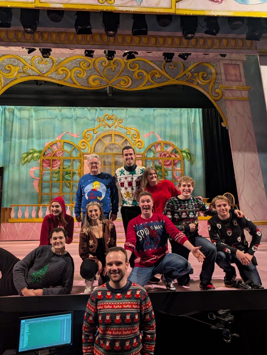 ChequerMead's tweet image. 🎄✨ The Cinderella cast are rocking their festive knits for #ChristmasJumperDay at #ChequerMead! 👑🎭  Come join the magic this pantomime season! Book now loom.ly/Df4Udfk