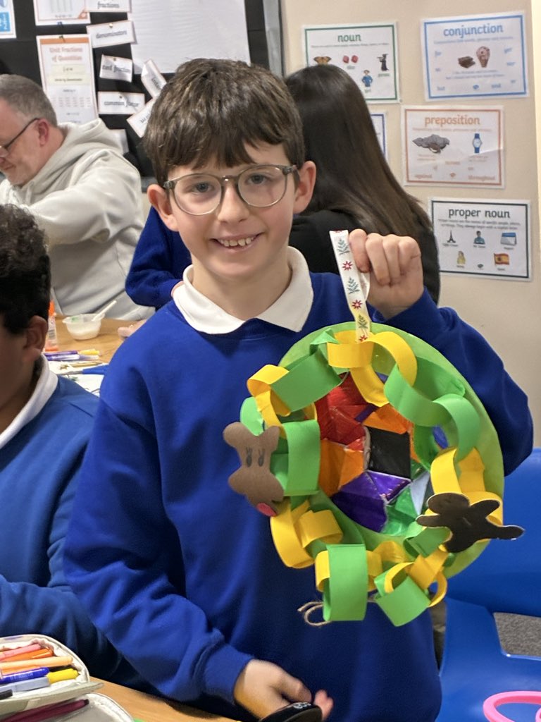 latimerprimary's tweet image. Massive Christmassy vibes last week with our Christmas Wreaths. It was so lovely to see parents and grandparents etc. coming in to craft too. #Year6 and #ClassVL Have never been quieter. Thank you!!