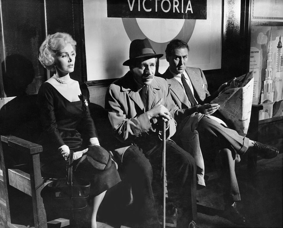 TalkingPicsTV's tweet photo. A quality performance from #AnnaNeagle in this compelling court drama...
📽️ THE MAN WHO WOULDN'T TALK (1959) 1:05pm co-stars ⭐ #AnthonyQuayle #ZsaZsaGabor drama #TPTVsubtitles https://t.co/VOq6u9H0np