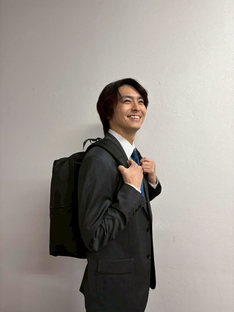 第9話12月11日(木)深夜放送！
『#地獄は善意で出来ている』

⋱🕯️第9話は本日深夜放送🩸⋰

珍しくスーツ姿の琥太郎(#高野洸)📸
今夜は琥太郎がプログラムに参加した
本当の理由が明らかに…？💭

第8話の復習をしてお楽しみにお待ちください✔️
▶︎tver.jp/episodes/epxip…

リアルタイムでも