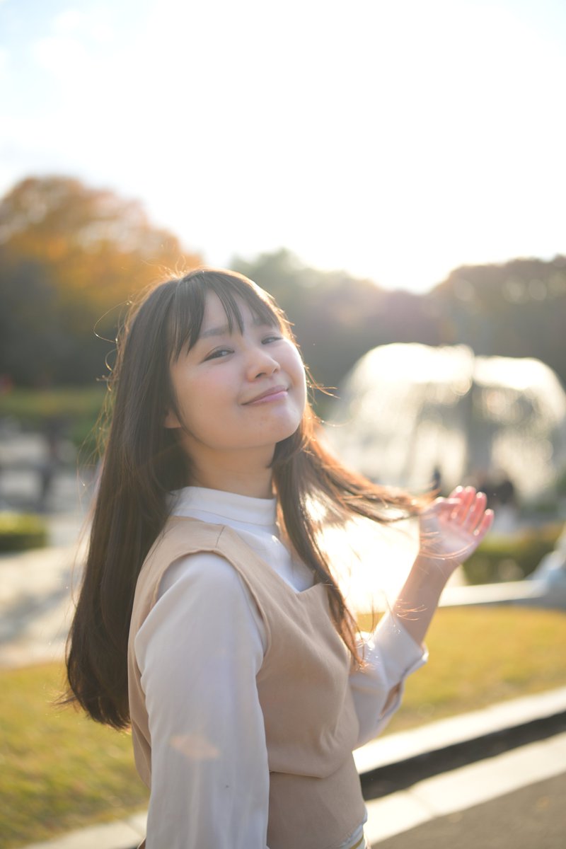 yueinterviewer0's tweet photo. やわらかな木漏れ日のなかで
静謐に微睡む　祈り
羽ばたいていったことばたちの行方が
どうか　安らかでありますように https://t.co/G8EbGWnvJF