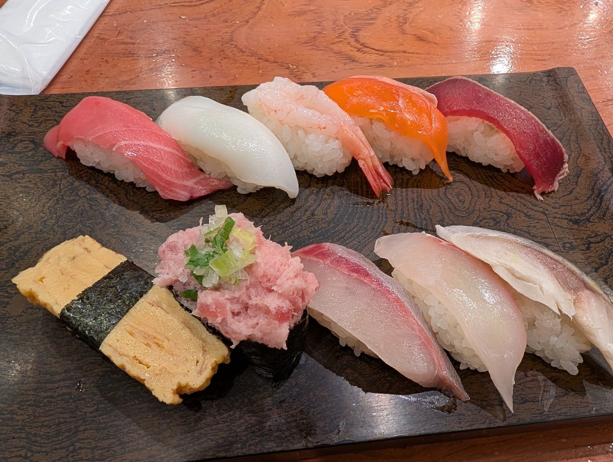 金沢で寿司＋あら汁
1290円