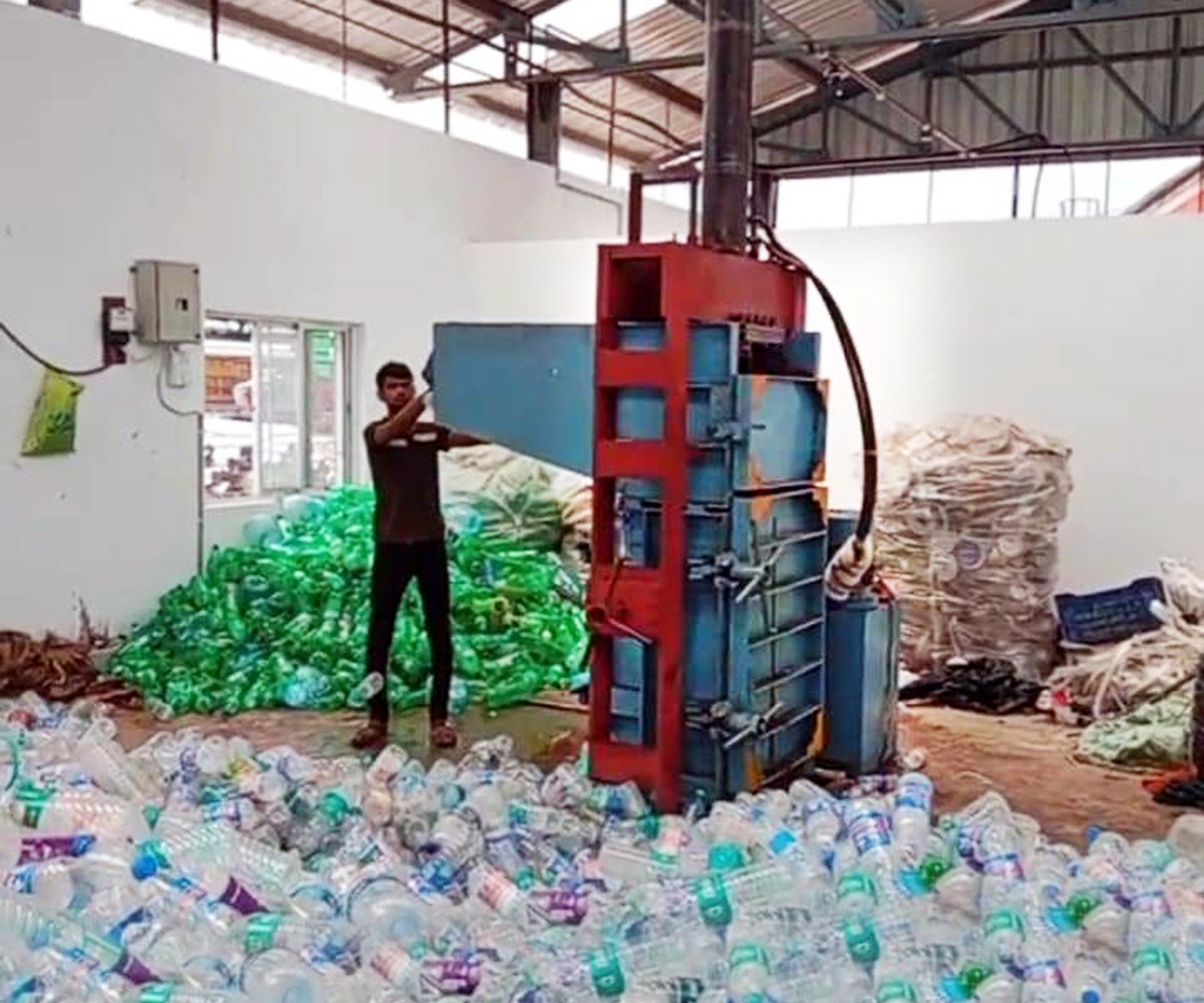 drmhowrah's tweet photo. Howrah Division’s Green Initiative: Together Towards a Cleaner Future 🌿

Howrah Division has taken a major step toward reducing plastic waste and promoting environmental sustainability. In our continued efforts to minimise carbon footprint and ensure responsible waste management, PET bottles collected from Howrah station premises have been processed using a newly installed high-capacity baling machine.

✔️ Record 9 tonnes of PET bottle bales generated — the highest ever auctioned at one time in Indian Railways
✔️ Auctioned to authorised plastic recyclers, ensuring safe and responsible reuse
✔️ Significant contribution toward reducing carbon emissions and protecting the environment

This initiative reflects our commitment to a cleaner, greener tomorrow while advancing sustainable practices across Indian Railways.

💚 We request all our passengers to join us in this mission!
Please dispose of plastic waste responsibly in designated bins and help us keep our surroundings clean. Together, we can make our society greener and healthier for future generations.

#HowrahDivision #IndianRailways #GoGreen #PlasticFreeIndia #Sustainability #CleanStationGreenNation