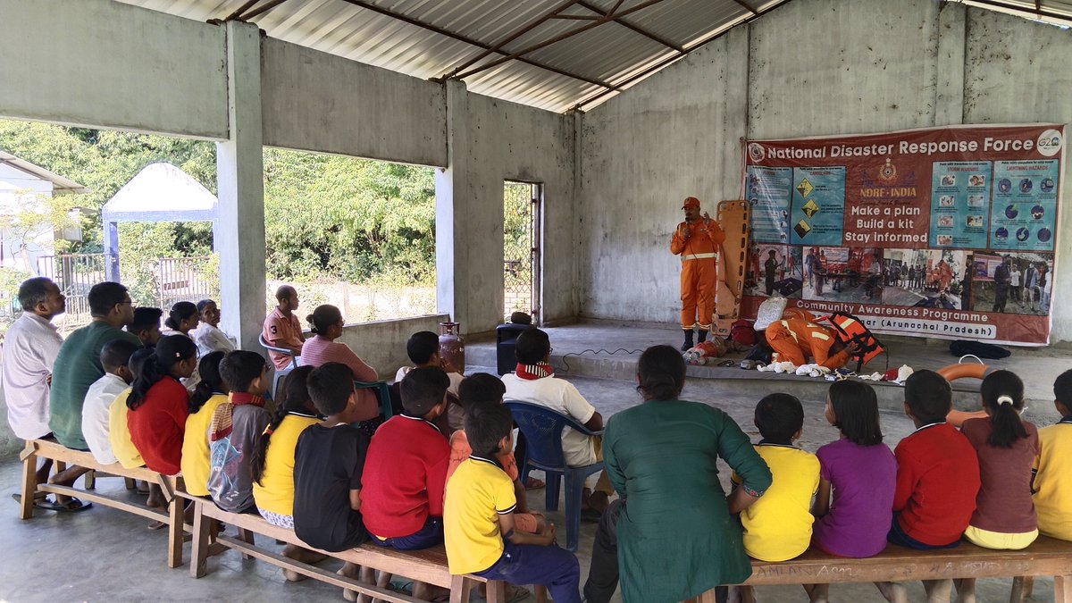 12bnndrf's tweet image. 12NDRF Teams conducted #CommunityAwarenessProgramme at Ratanpur Community Hall #Majuli #Assam Around 31 beneficiaries benefitted with do’s and don’t during disaster. 

#NDRF4U 
#BePrepared
@NDRFHQ