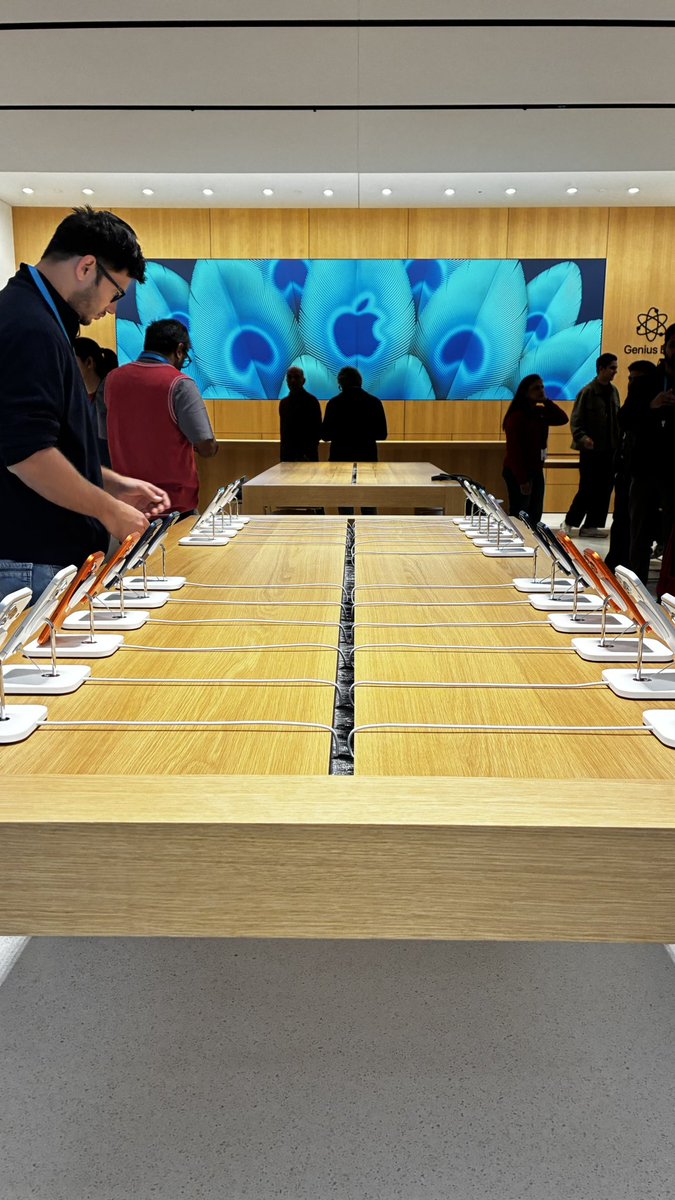 samiullahalam03's tweet photo. Noida just got its first Apple Store and the vibe is unreal! 🍏🔥
DLF Mall of India officially entering the Apple era.
#AppleStoreNoida #Noida https://t.co/fdk5UTfPOr