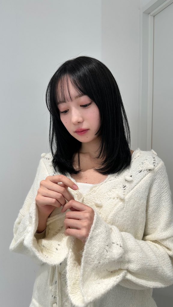 Haruka_chuucute's tweet photo. 最近黒髪になりました🖤 落ち着く〜 https://t.co/khcTUpu7HE