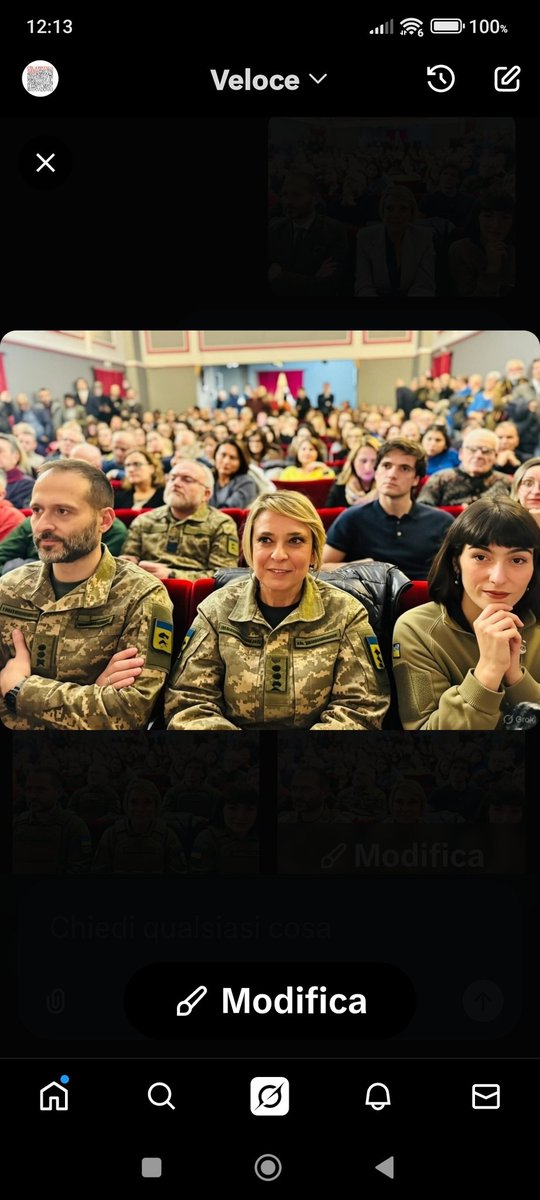 Pina Picierno spiega all’uditorio rapito come armare l’Europa e mandare altre armi in Ucraina. Domanda lecita: voi che applaudite entusiasti, siete pronti a indossare la divisa e a combattere sul fronte del Donbass oppure vale solo per i figli degli altri?