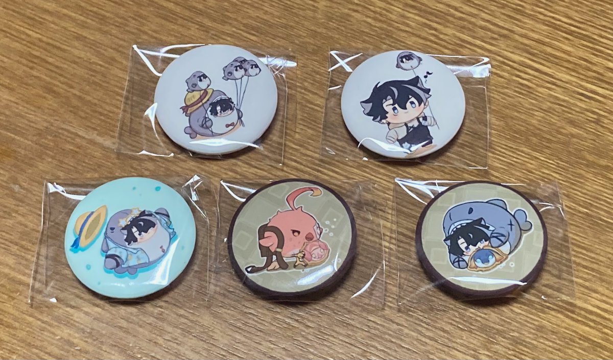 🦈🍙達の缶バッジセットとステッカーを1月のイベントに持っていくか