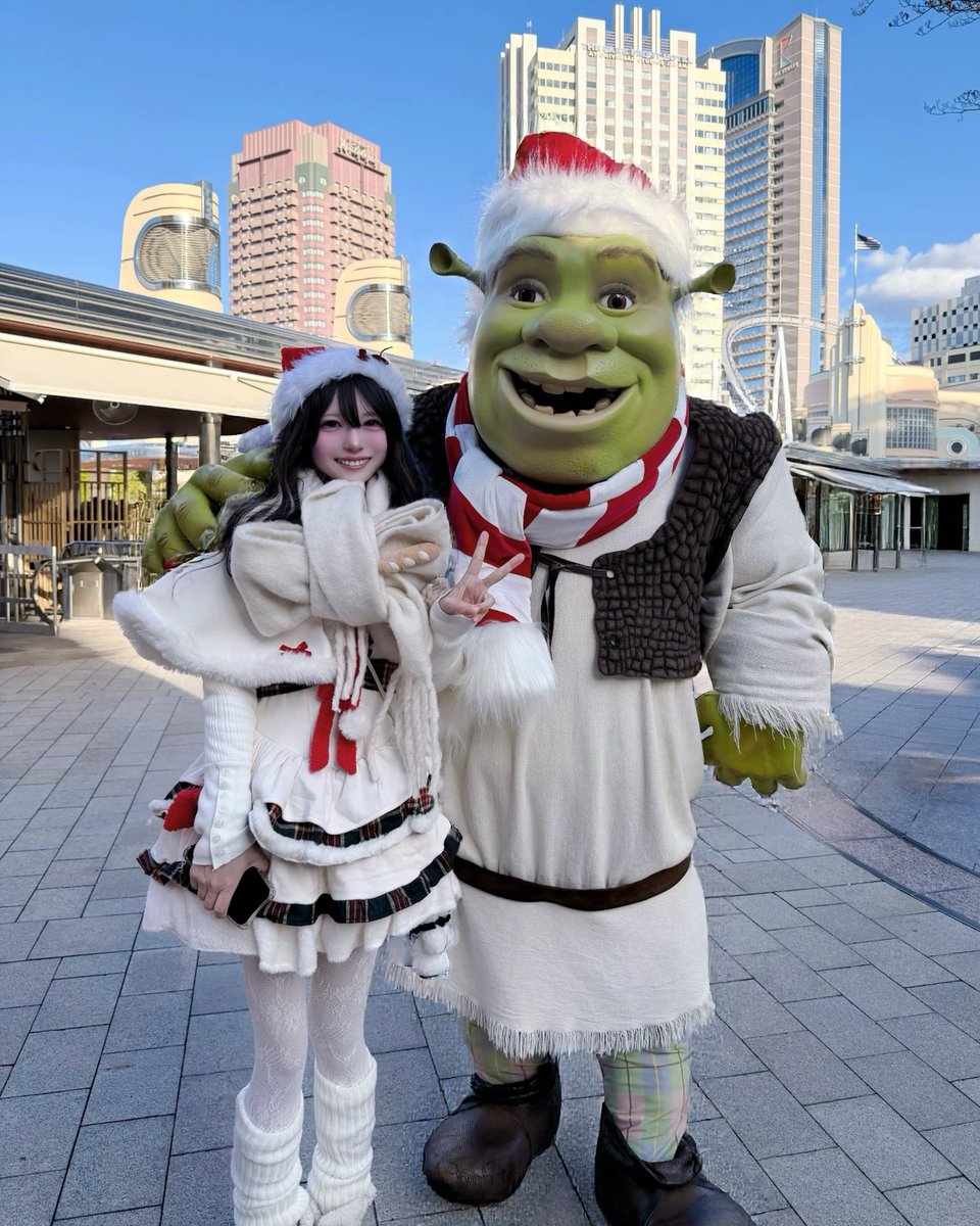 fleurs_confite's tweet image. シュレックが横にいてくれる方が小顔効果あった