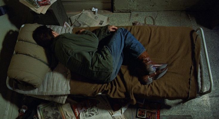 بله مادر نگران نباش
زندگی‌ام بر وفق مراد است.