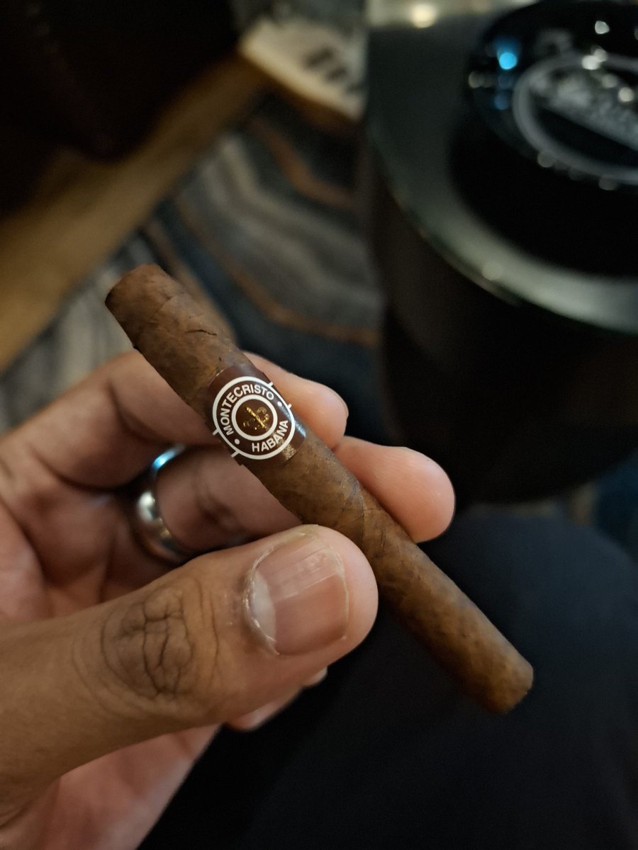 haifprogram's tweet image. Return back to the God's cipher with this. Zig-Zag-Zag 

Cigar 1: Montecristo Shorts (Cuba| Machine Made)
Size: Puritos 

Cigar 2: @OlivaCigar Mareva (Nicaragua| Handmade)
Size: Petit Corona 

#cigar #cubancigar #montecristo #montecristoshort #nicaraguancigar #oliva #olivamareva