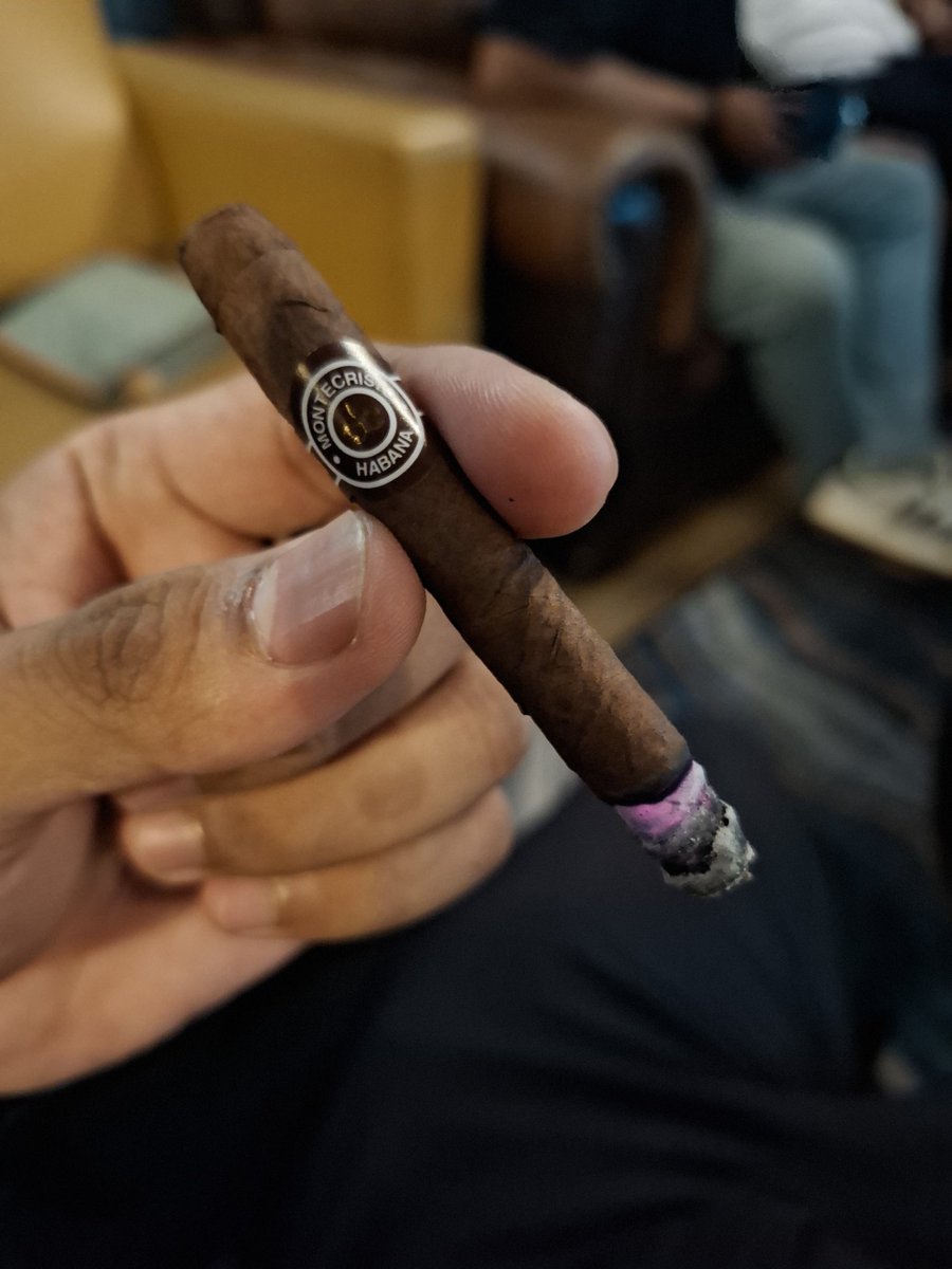 haifprogram's tweet image. Return back to the God's cipher with this. Zig-Zag-Zag 

Cigar 1: Montecristo Shorts (Cuba| Machine Made)
Size: Puritos 

Cigar 2: @OlivaCigar Mareva (Nicaragua| Handmade)
Size: Petit Corona 

#cigar #cubancigar #montecristo #montecristoshort #nicaraguancigar #oliva #olivamareva