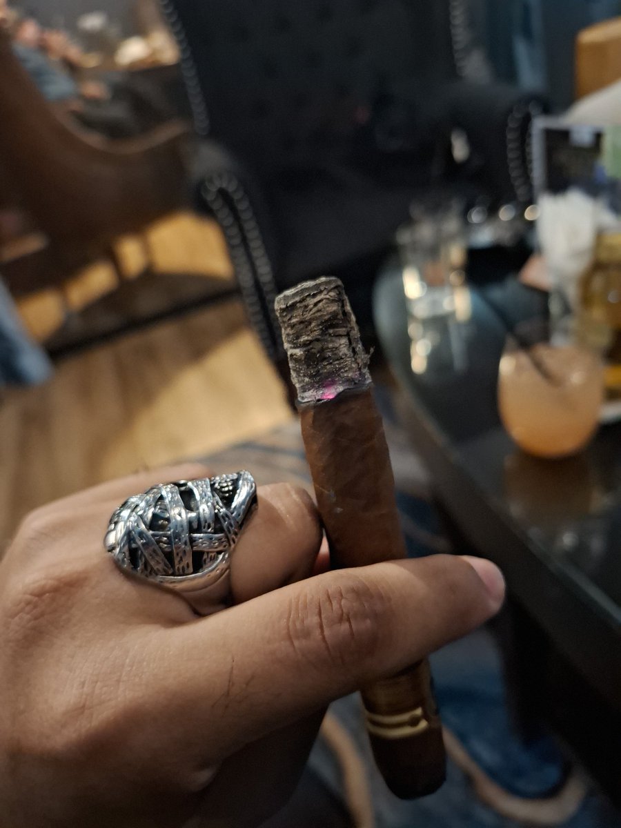 haifprogram's tweet image. Return back to the God's cipher with this. Zig-Zag-Zag 

Cigar 1: Montecristo Shorts (Cuba| Machine Made)
Size: Puritos 

Cigar 2: @OlivaCigar Mareva (Nicaragua| Handmade)
Size: Petit Corona 

#cigar #cubancigar #montecristo #montecristoshort #nicaraguancigar #oliva #olivamareva