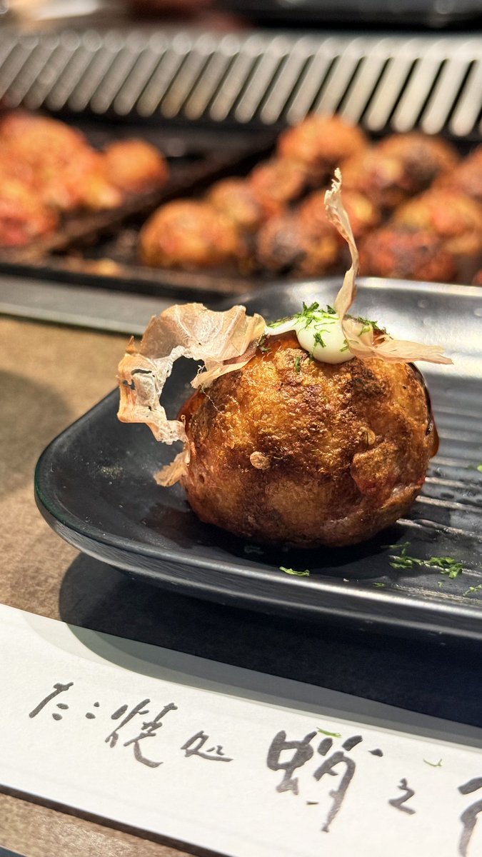 |◤カズあるBARの一つ
　しょーたサーズデー◢|

梅田に古くからある
セルフタコ焼きのお店に
行きましたよ🐙
家でするタコパとは違う楽しさがあり
美味しかったし面白かったぜ🥳

本日フードは
“ウィンナーと目玉焼き”
ご用意してます🍳

カズバー20時オープン🚪
本日もよろしくお願いいたします🍸