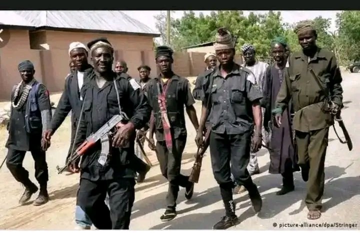 GOOD NEWS: Yesterday night, Local vigilante members in Auda community in Danko-Wasagu LGA, Kebbi State, engaged armed bandits that tried to invade their community. Three bandits were killed. Unfortunately, two vigilantes were injured after falling during the confrontation and are