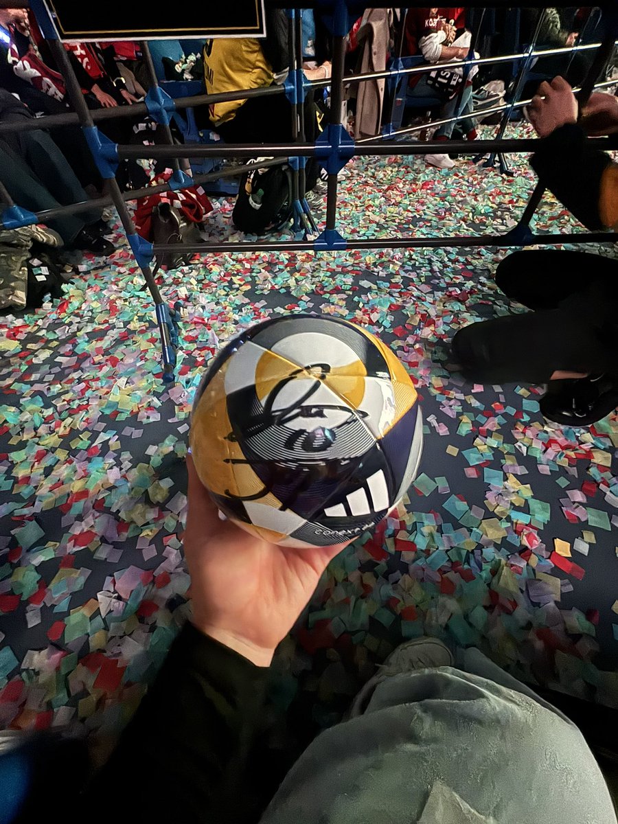 わたしも顔面で受けたい😆 俊輔のサインボールおめでとう🎊 #中村俊輔