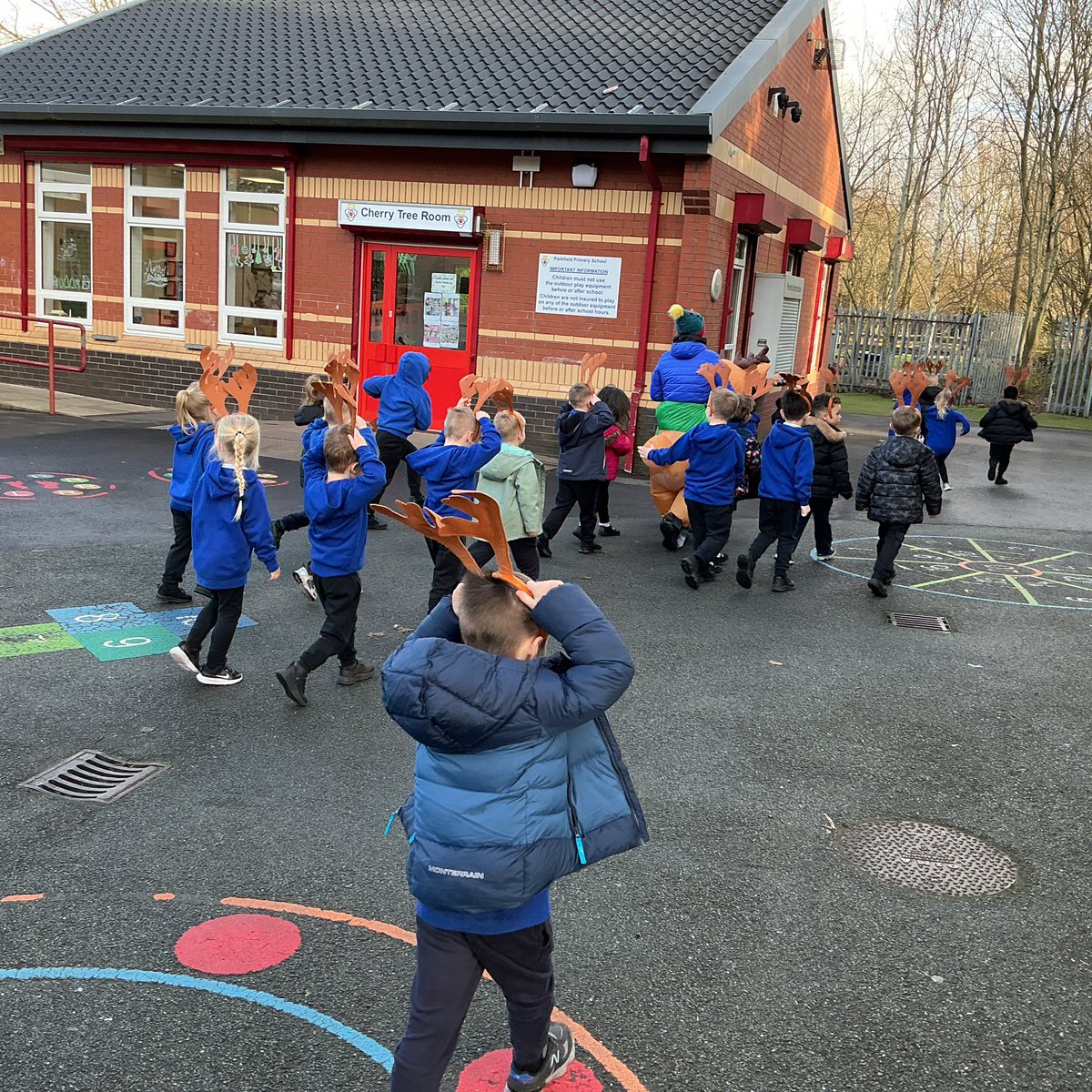 Parkfield's tweet image. Our EYFS children had a brilliant time in today’s Reindeer Run! 🦌💨 Wonderful teamwork, big smiles and lots of festive energy! 🎄✨ #EarlyYears #ReindeerRun