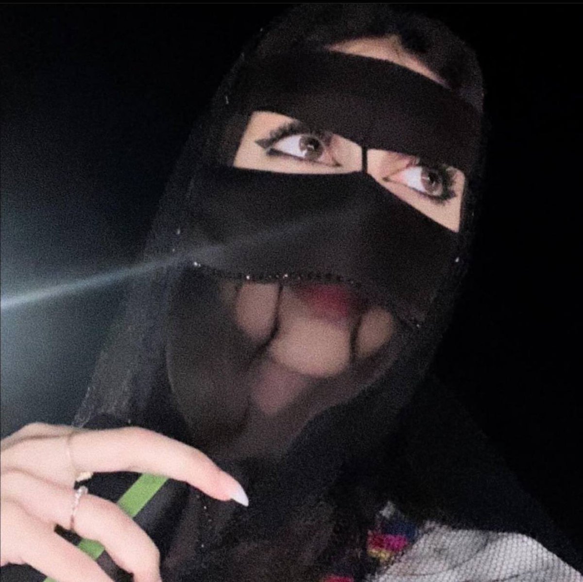 mahawi2345's tweet image. بنت شيخ ولقبوها ب الكحيلھہ
عزها من عز أبوها وامدحوها 

عايشه في بيت عز ومن قبيله 
من غلاها عند أهلها دللوها ."♥️♥️♥️#بوح_الخواطر