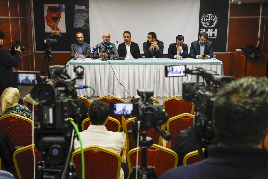 ethrworg's tweet image. 10 Aralık Dünya İnsan Hakları Günü dolayısıyla mazlum coğrafyalar için güçlü ve ortak bir ses yükseltmek amacıyla basın açıklamamızı gerçekleştirdik. 10 Aralık ne yazık ki hakların anılması için bir gün olması gerekirken uzun süredir devam eden savaşları, işgalleri ve sistematik…