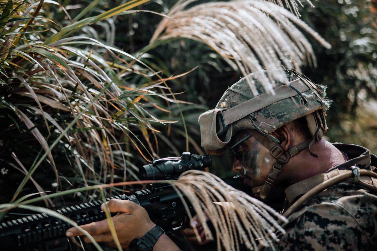 IIIMEF_JP's tweet photo. 2025年11月2日、第３海兵情報群は、沖縄県のジャングル戦闘訓練センターで実施された「オデッセイ・ストームブレイカーIII作戦」の一環として、無線野外訓練を行いました。 https://t.co/TkdUKCNbei