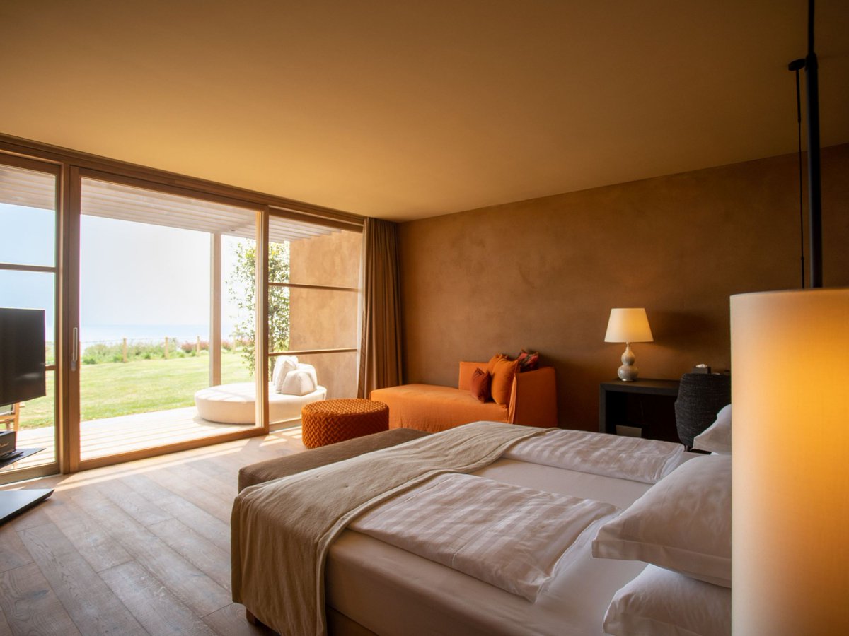 Arthouse PR tweet media