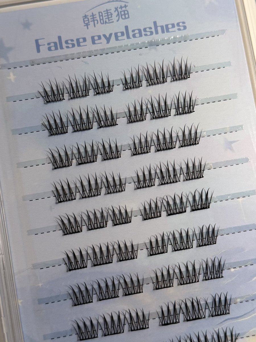 พอติดขนตาช่อเป็นแล้วบอกเลย พอไม่ได้ติดรู้สึกแต่งหน้าเหมือนขาดอะไรไปต่อให้จะเป็นลุคที่แต่ง น้อยมากก็จะเลือกติดขนตามากกว่ากรีดไลเนอร์ ขนตามีกาวในตัว แต่งหน้าไม่เยอะติดแล้วก็ดูธรรมชาติค่ะ 🐰💭