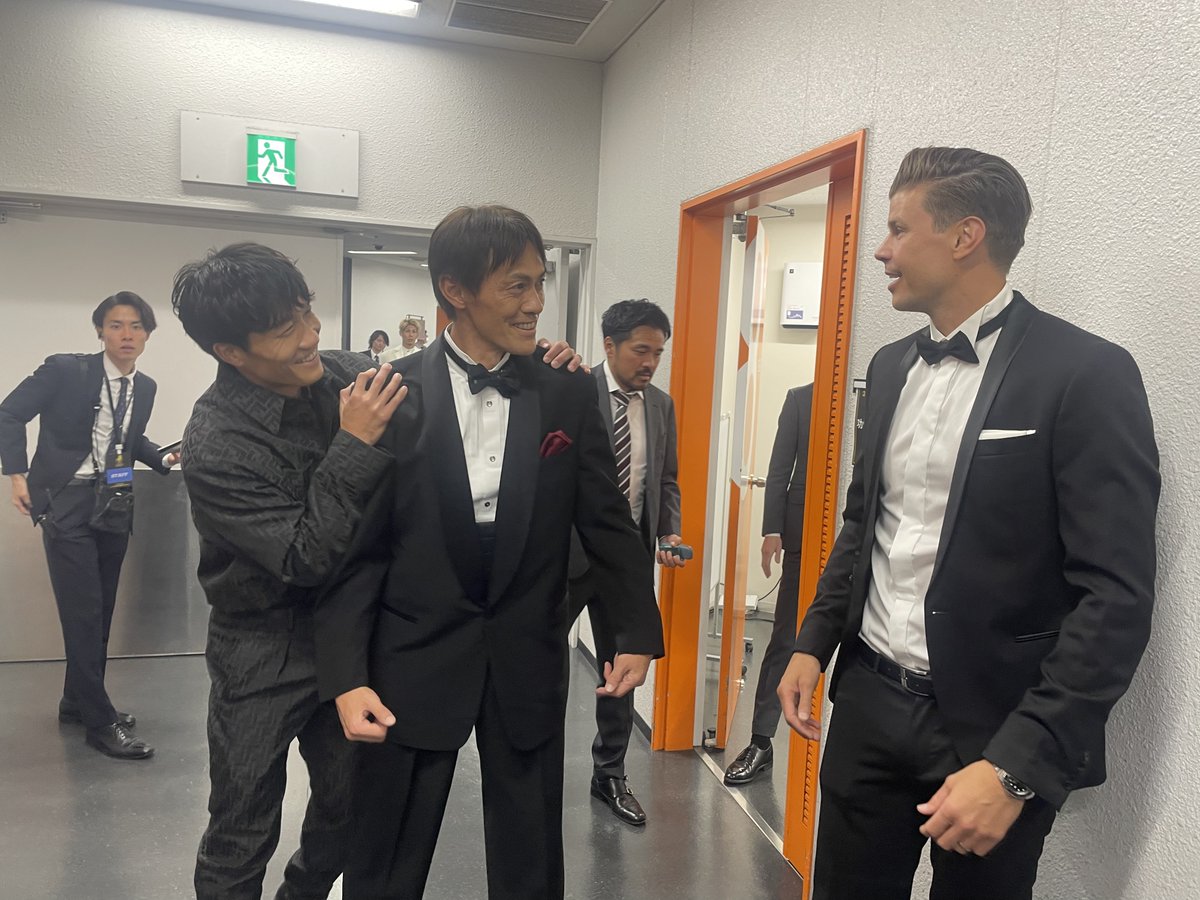 nge_official's tweet photo. Ｊリーグ功労選手賞を受賞したミッチから、グランパスファミリーへの皆さんへメッセージが届きました✉️✨

ミッチ、受賞おめでとうございます👏

@MitchLangerak25
#YOUARETHEONE
#ランゲラック 
#楢﨑正剛
#稲垣祥
#Jリーグア��ォーズ 
#Jリーグ
#grampus
#グランパス https://t.co/A7Gwp9VThQ