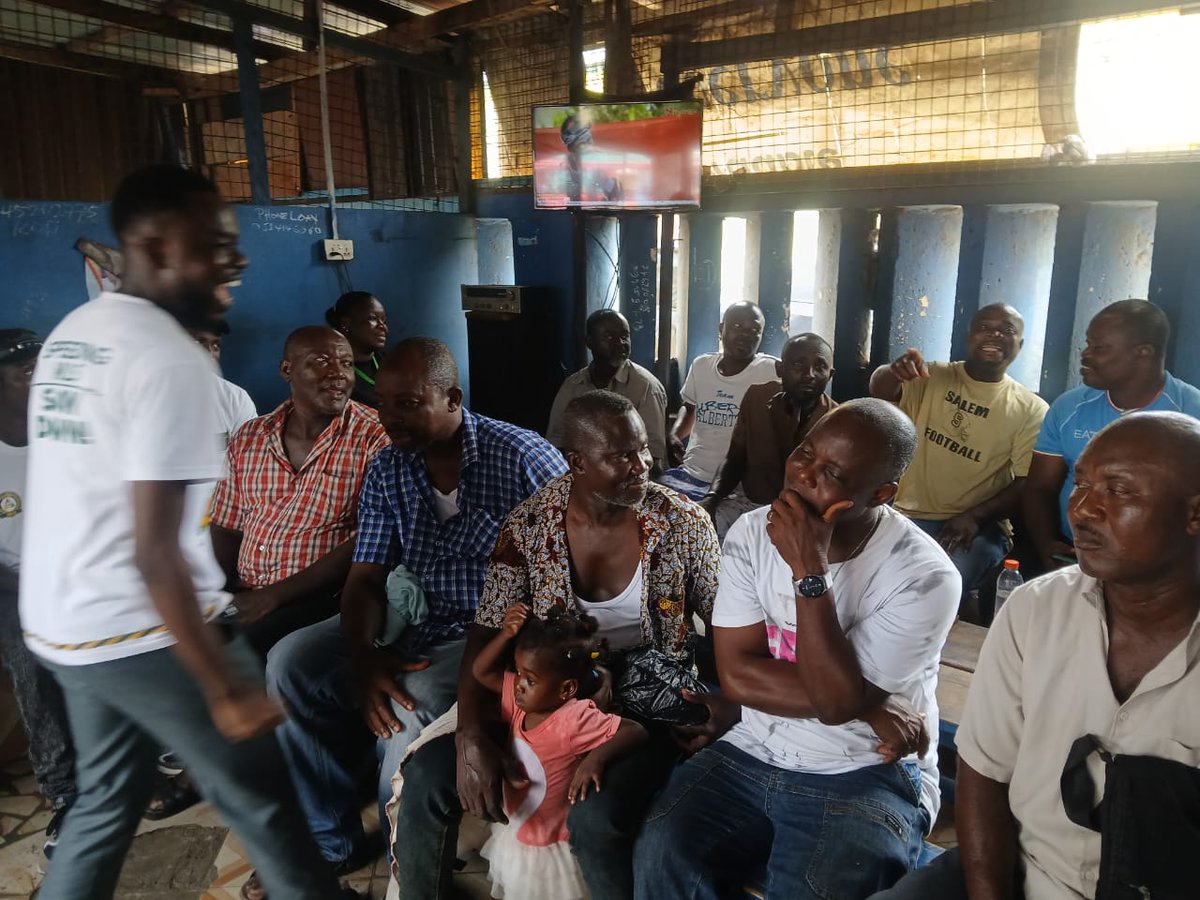 streetsense_gh's tweet photo. We continue our Festive Road Safety Sensitization Campaign with drivers at the Accra-Tema Lorry Station.

The drivers were happy to engage with us and promised to drive more carefully during the yuletide🎄 

#streetsenseorganisation #zeroaccident #noaccidentsplease #roadsafetygh https://t.co/jdqR6BW5dy
